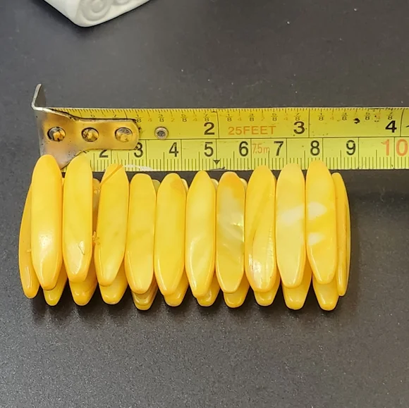 Yellow Shell Bracelet - Picture 4 of 4
